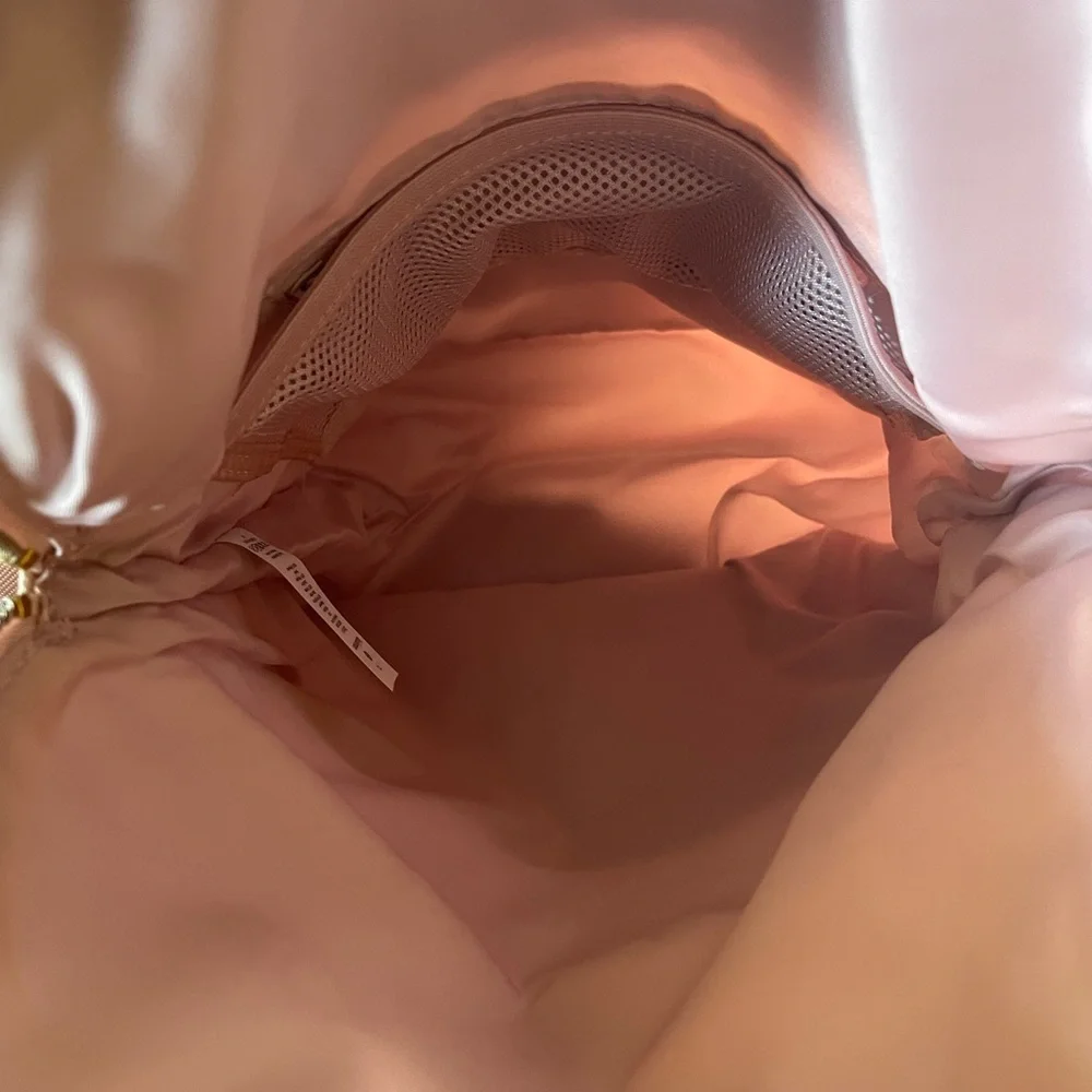 Lululemon All night Festival Bag Vol 5 L in Misty Pink - Picture 10 of 13